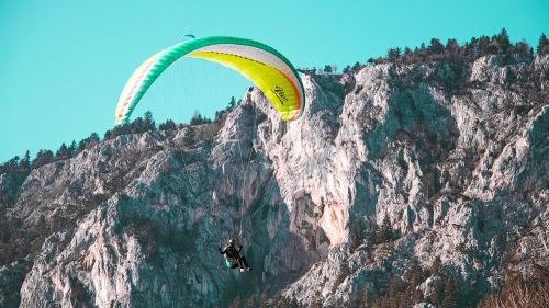 Paragliding and tandem flight